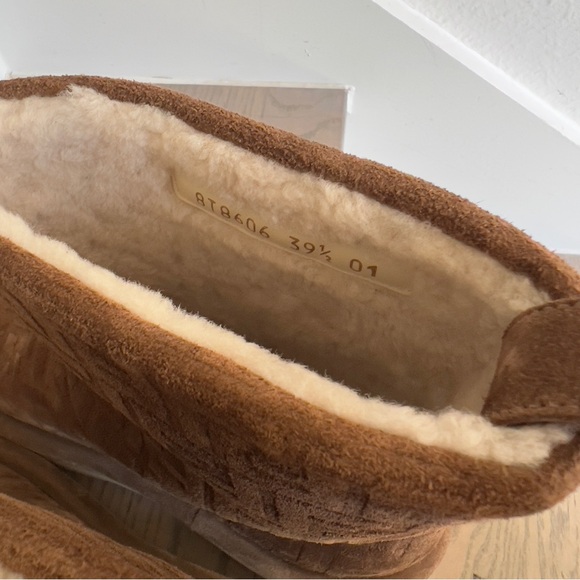 NWOB Fendi FF Logo Shearling-Lined Suede Ankle Boots in Tobacco - Picture 9 of 11